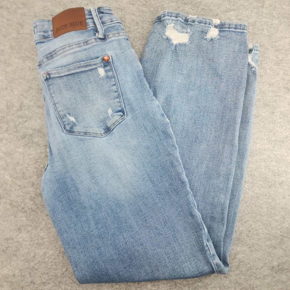 Judy Blue 7/28 | 90s Mid Rise Light Wash Distressed Straight Leg Jeans Women